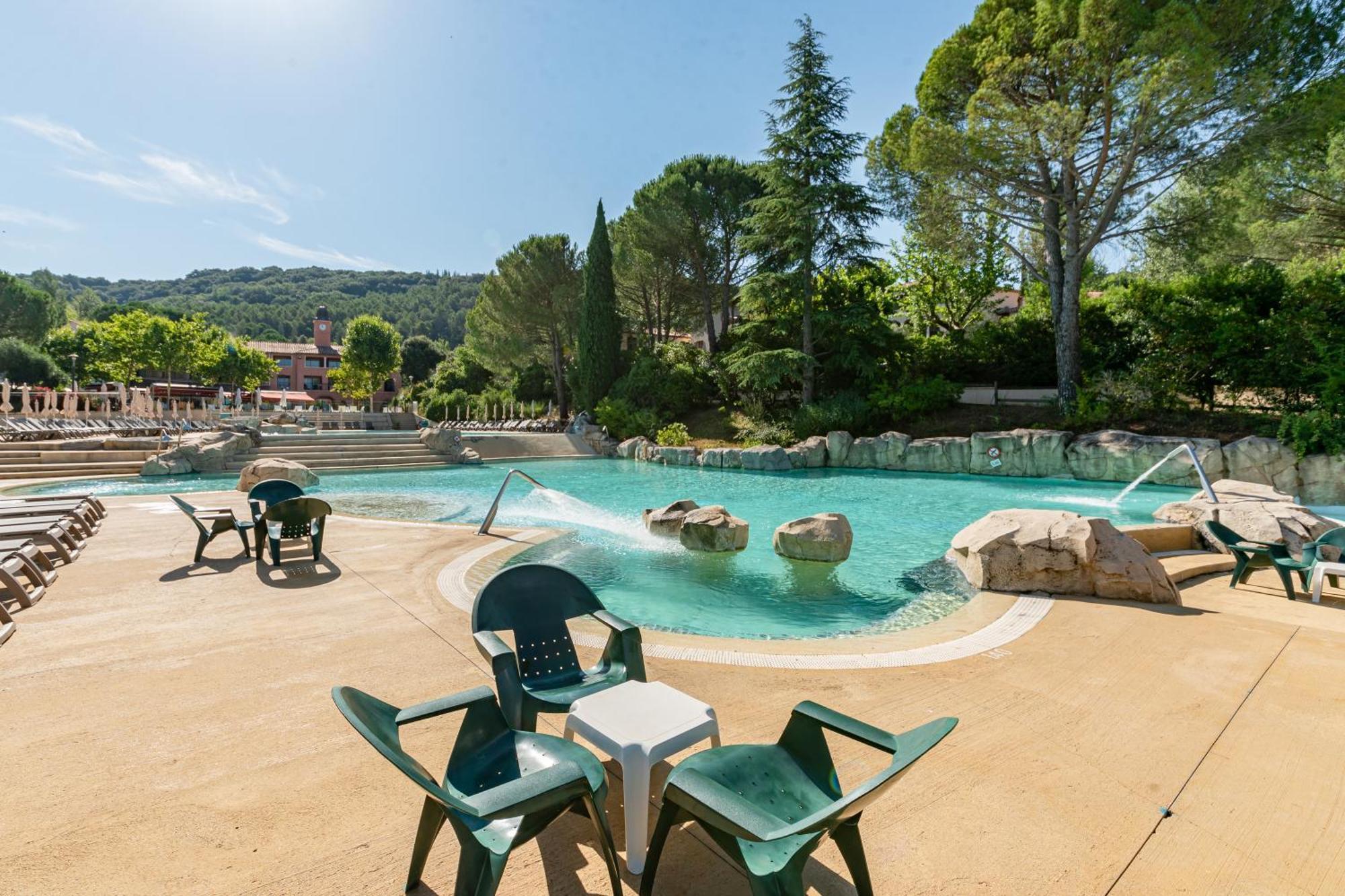 Village Pierre & Vacances Le Rouret Гропьер Экстерьер фото